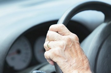 Un şofer de 70 de ani a provocat un accident rutier pe Brizei