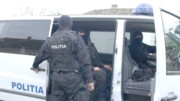 Percheziţii şi arestări, la Valu lui Traian