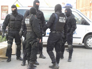Percheziţie la domiciliul unui hoţ: poliţiştii au găsit bunurile sustrase