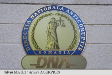 Directori din Primăria Sectorului 1, reținuți de DNA Ploiești pentru luare de mită