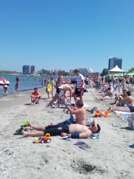 De Rusalii, turiştii au venit să se bronzeze la mare