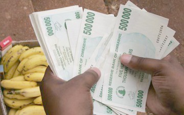 Zimbabwe scoate din circulaţie moneda naţională