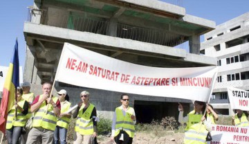 Păgubiţii Vectra ies în stradă