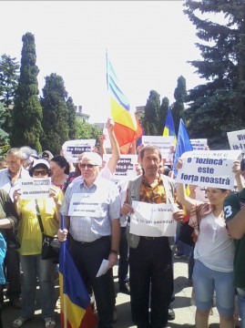Liberalii au protestat la Instituţia Prefectului pentru a cere demiterea Guvernului