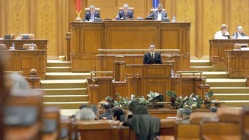 Moţiunea de cenzură, citită în plenul Parlamentului