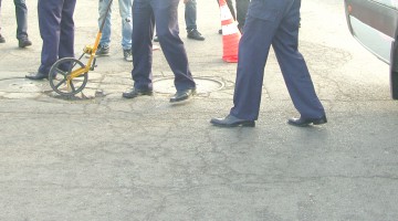 Femeie acroşată de o şoferiţă neatentă
