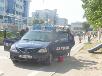 Caz suspect în Mamaia: cum au ajuns doi turişti să fie săltaţi de jandarmi!