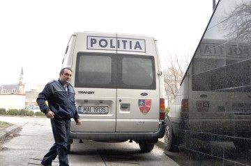 Decizie în cazul proxeneţilor care au scos „la produs” 28 de tinere