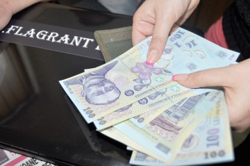 Directorul adjunct al APIA Tulcea, trimis în judecată de DNA pentru luare de mită