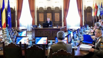 Iohannis: CSAT a aprobat continuarea procesului de modernizare a armatei în 2015