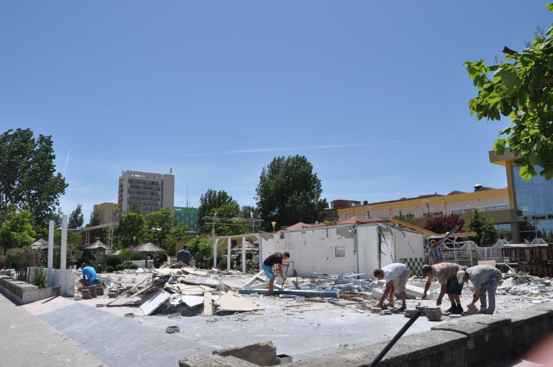 Primăria Constanţa a trecut la demolări. Prima pe listă: extinderea de la Palm Beach Primăria Constanţa a trecut la demolări. Prima pe listă: extinderea de la Palm Beach