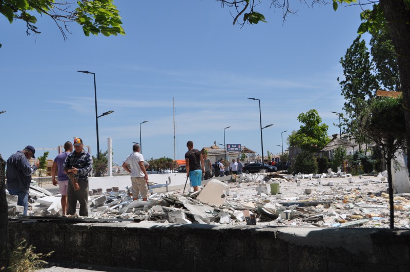 Primăria Constanţa a trecut la demolări. Prima pe listă: extinderea de la Palm Beach Primăria Constanţa a trecut la demolări. Prima pe listă: extinderea de la Palm Beach