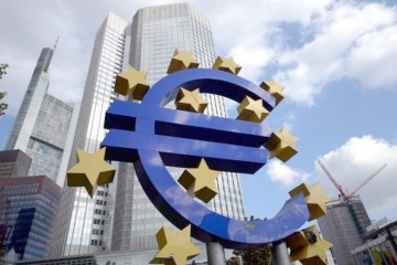 BCE nu va lăsa băncile din Grecia să intre în colaps