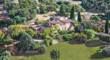 Johnny Depp şi-a scos la vânzare întregul sat din Franţa: vrea 26 de mil. dolari!