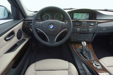 Românii îşi pot cumpăra automobile second-hand, în rate