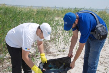 Angajaţii de la Apele Române au ecologizat zona Edighiol - Periboina din Rezervaţia Biosferei Delta - Dunării