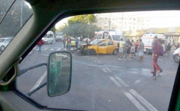 Accident spectaculos în Constanţa: două maşini, făcute praf din cauza unui taximetrist!