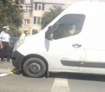 Două minore, lovite de o autoutilitară pe trecerea de pietoni