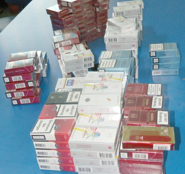 Ţigări de contrabandă confiscate de către poliţişti