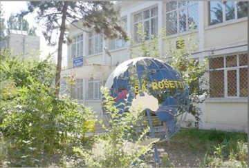 O femeie a leşinat în faţa liceului C.A. Rosetti