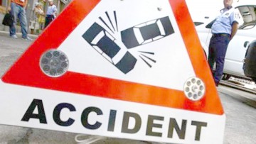 Accident rutier pe Mihai Viteazu: o maşină a fost proiectată pe trotuar