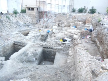 Aşezări antice din situl arheologic Tomis au ieşit la suprafaţă pe strada Traian, la săpăturile pentru constuirea unui hotel