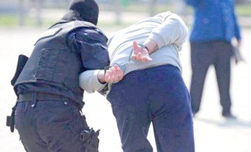 Doi traficanţi de droguri, arestaţi pentru 30 de zile