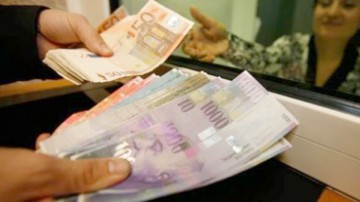 Firmele care fac schimb valutar au 5-20 angajaţi şi activităţi în construcţii