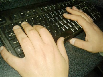 FBI promite o recompensă de un milion de dolari pentru arestarea unui hacker român