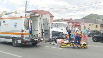 Accident rutier grav pe I.C. Brătianu: un motociclist a fost lovit de o autoutilitară