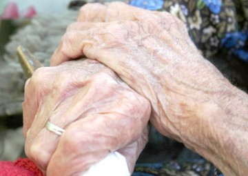 O bătrână din Cerchezu a fost violată de propriul strănepot în timp ce se întorcea de la un priveghi