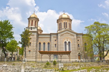 IPS Teodosie, prezent la lansarea cărţii „Chipuri de preoţi ai Catedralei Sfinţii Apostoli Petru şi Pavel din Constanţa, în secolul XX“