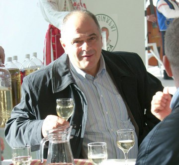 Vicele Darie îşi laudă vinul producţie proprie, premiat la Bucureşti