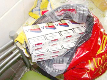 Ţigarete de contrabandă, confiscate de poliţişti