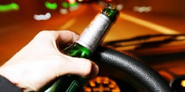 Pieton beat criţă, lovit de un autoturism: a traversat prin loc nepermis