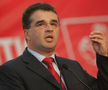 Oprişan: Ponta să se întoarcă urgent în România! Bărbaţii adevăraţi au datoria să conducă ţara în orice condiţii!