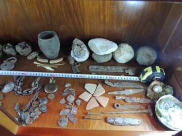 Percheziţii: sute de obiecte arheologice, ridicate de poliţişti!