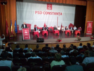 Alegeri la PSD Constanţa: Făgădău, reconfirmat preşedinte. Moga: Eu l-am crescut. Vă rog să staţi lângă el, fiindcă singur nu poate