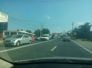 S-a ÎNROŞIT telefonul la CNADNR: şoferii blocaţi în trafic pe DN39 au nervii întinşi la maxim!