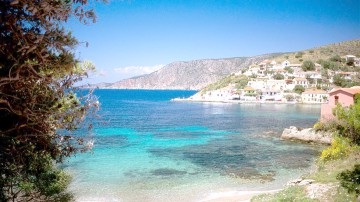 Criza e pentru naivi: au explodat solicitările pentru vacanțe în Grecia