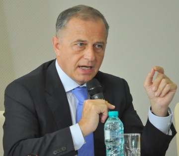 Geoană: Din momentul în care a fost inculpat pentru fapte de corupţie, Ponta nu mai poate rămâne în funcţia de premier