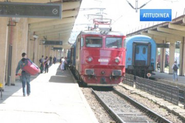 Sute de turişti au stat ca boii în soare pe peroane, pentru că CFR n-a avut chef să-i anunţe că a anulat un tren spre Mangalia