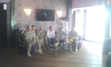 Militarii americani din Constanţa îşi petrec ziua naţională la un grătar românesc