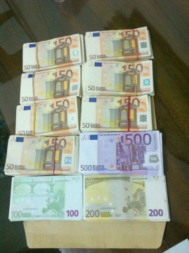 Judeţul Constanţa, vizat de percheziţii: sute de mii de euro, lingouri de aur, laptopuri şi telefoane, confiscate!