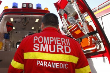 Ambulanţa SMURD, intervenţie pe strada Poporului! O femeie a căzut de la etaj