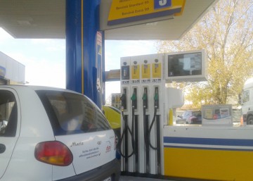 Petrom ieftineşte benzina şi motorina