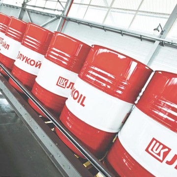 Lukoil avertizează că ar putea închide rafinăria din România