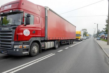 Se caută şofer de TIR în Anglia cu salariu de peste 1.500 euro pe lună
