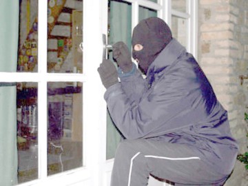 Au fost prinşi hoţii care au spart un apartament, în Medgidia