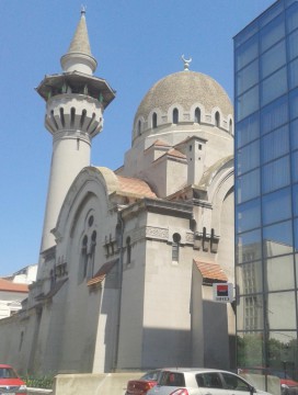 Lumea musulmană marchează sfârşitul lunii Ramadanului. Urmează trei zile de Bairam